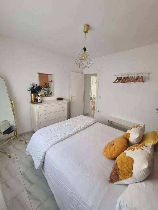 Nice Beachside 2-Bd Apt Near Barcelona Кунит Экстерьер фото
