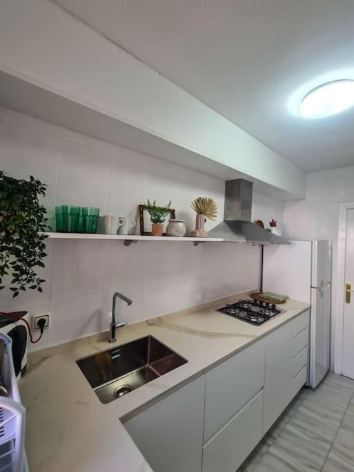 Nice Beachside 2-Bd Apt Near Barcelona Кунит Экстерьер фото