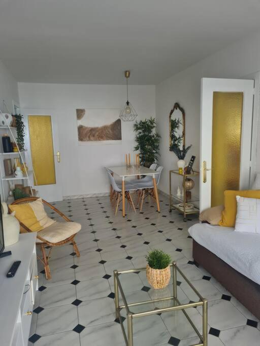 Nice Beachside 2-Bd Apt Near Barcelona Кунит Экстерьер фото
