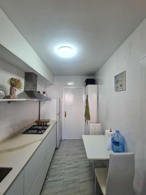 Nice Beachside 2-Bd Apt Near Barcelona Кунит Экстерьер фото