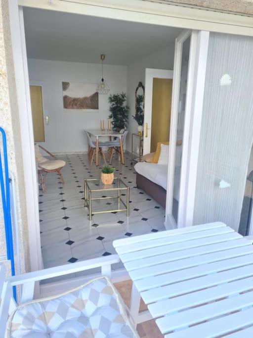 Nice Beachside 2-Bd Apt Near Barcelona Кунит Экстерьер фото