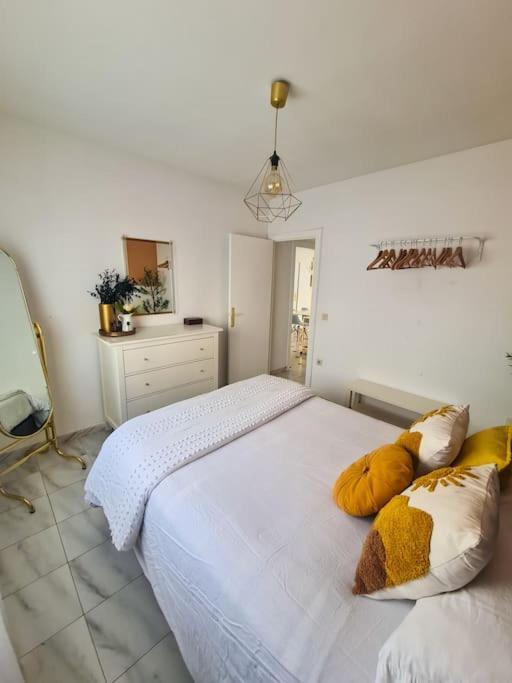 Nice Beachside 2-Bd Apt Near Barcelona Кунит Экстерьер фото
