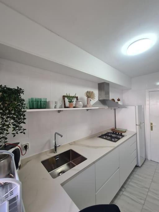 Nice Beachside 2-Bd Apt Near Barcelona Кунит Экстерьер фото
