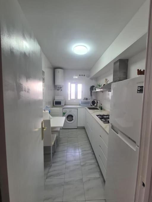 Nice Beachside 2-Bd Apt Near Barcelona Кунит Экстерьер фото