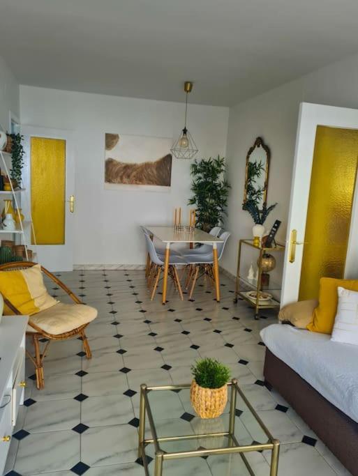 Nice Beachside 2-Bd Apt Near Barcelona Кунит Экстерьер фото