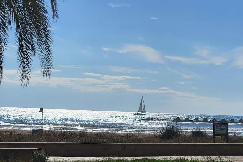 Nice Beachside 2-Bd Apt Near Barcelona Кунит Экстерьер фото