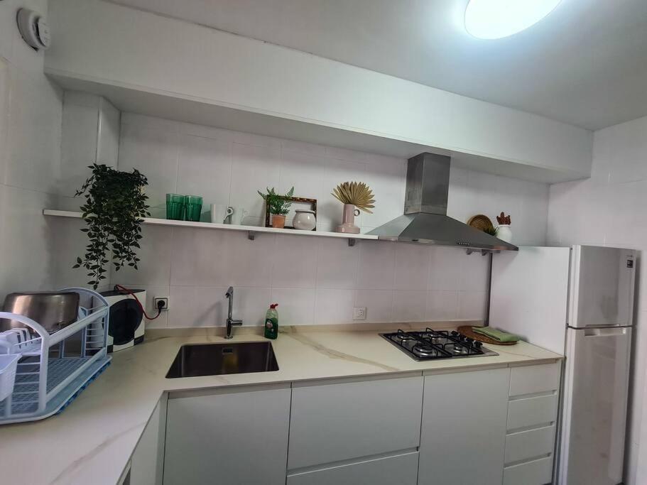 Nice Beachside 2-Bd Apt Near Barcelona Кунит Экстерьер фото